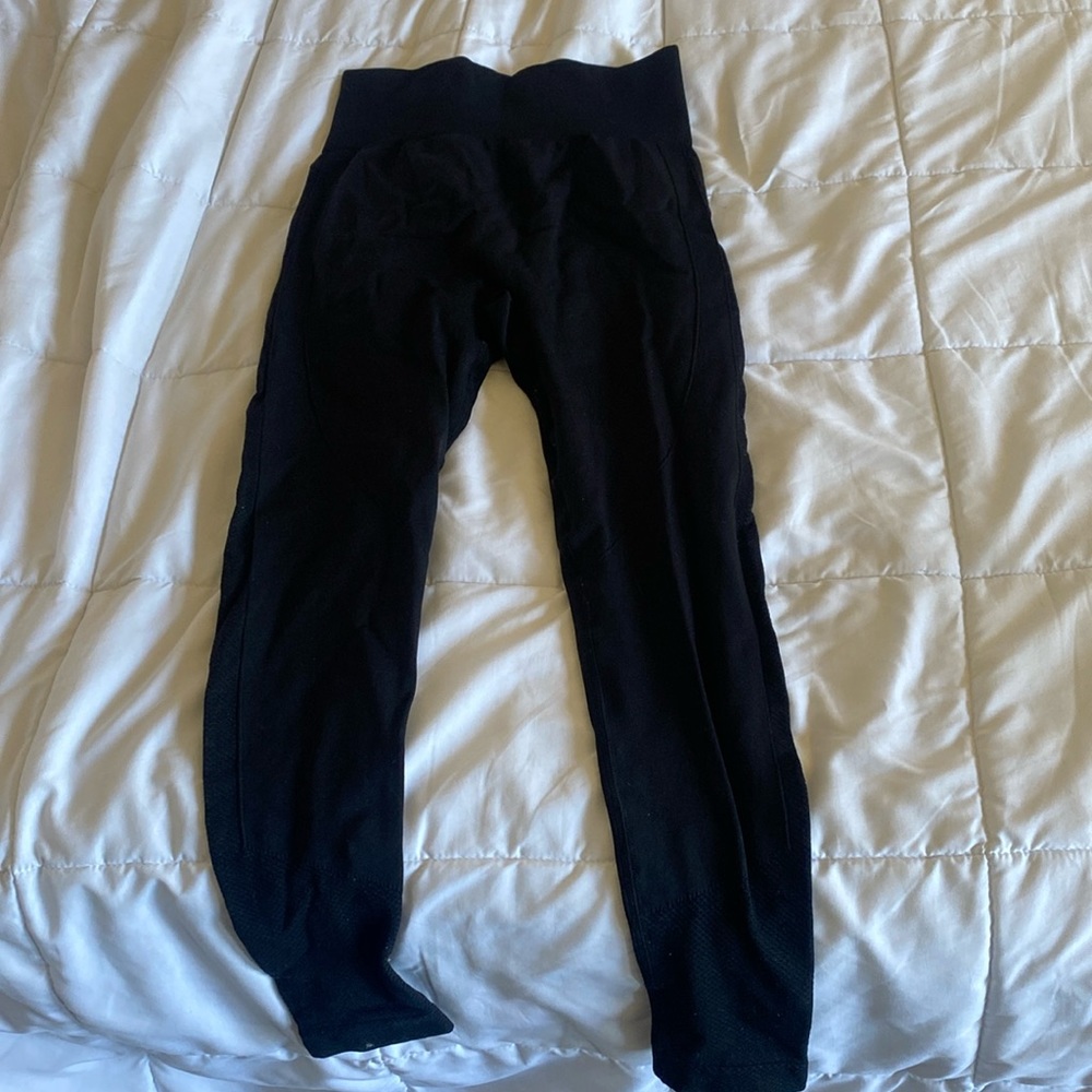 black scrunch leggings